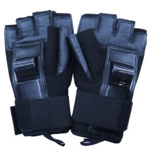 Half-finger gloves made of pigskin for skating and skateboarding